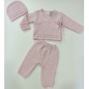 CONJUNTO BEBE EM MALHA - CAMISOLA, CALÇA E TOUCA