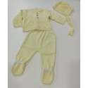 CONJUNTO BEBE EM MALHA - CAMISOLA, CALÇA E TOUCA