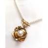 COLAR FLOR COM PÉROLAS - AÇO INOXIDÁVEL