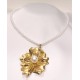 COLAR FLOR COM PÉROLAS - AÇO INOXIDÁVEL