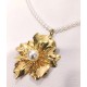 COLAR FLOR COM PÉROLAS - AÇO INOXIDÁVEL