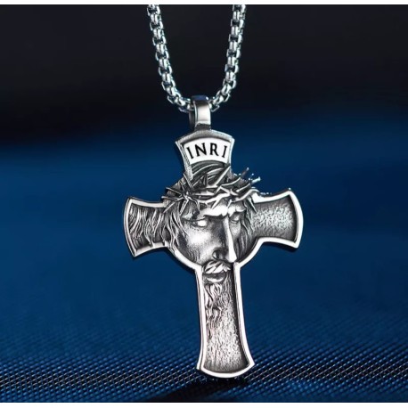 Colar com cruz e imagem de Cristo em aço inoxidável